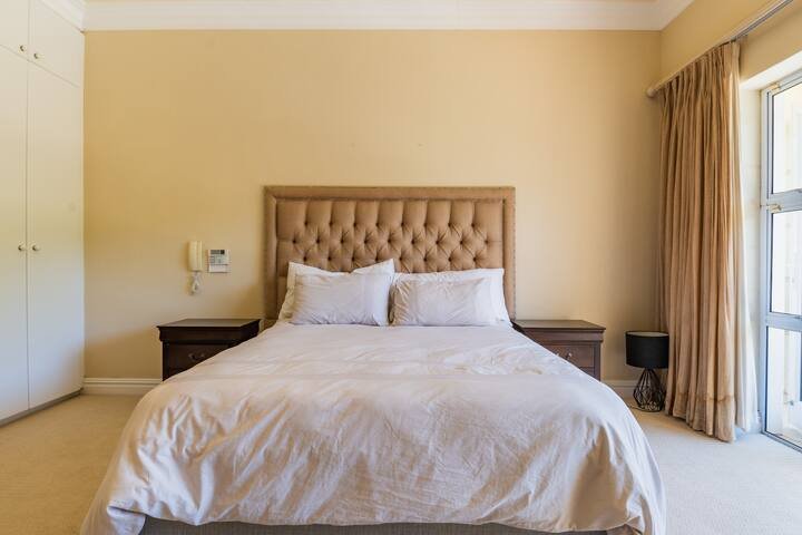 To Let 4 Bedroom Property for Rent in Hout Bay Western Cape